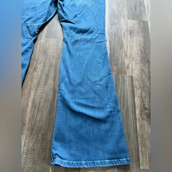 Levi’s Woman’s Medium Wash Sturdy Western Distressed 726 Flare Jeans Size 32 - Picture 12 of 12
